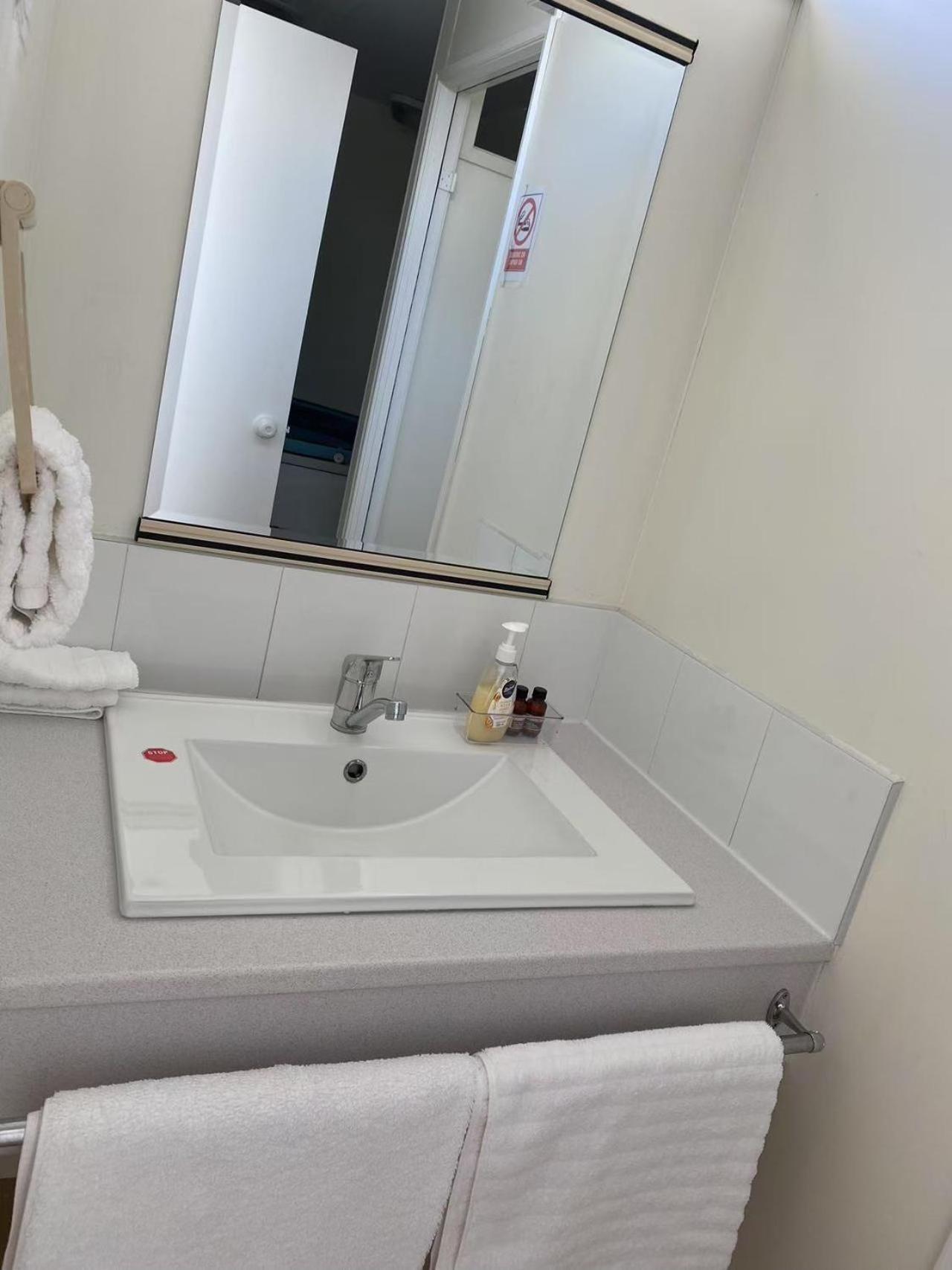 Malones Spa Motel โรโตรัว ภายนอก รูปภาพ