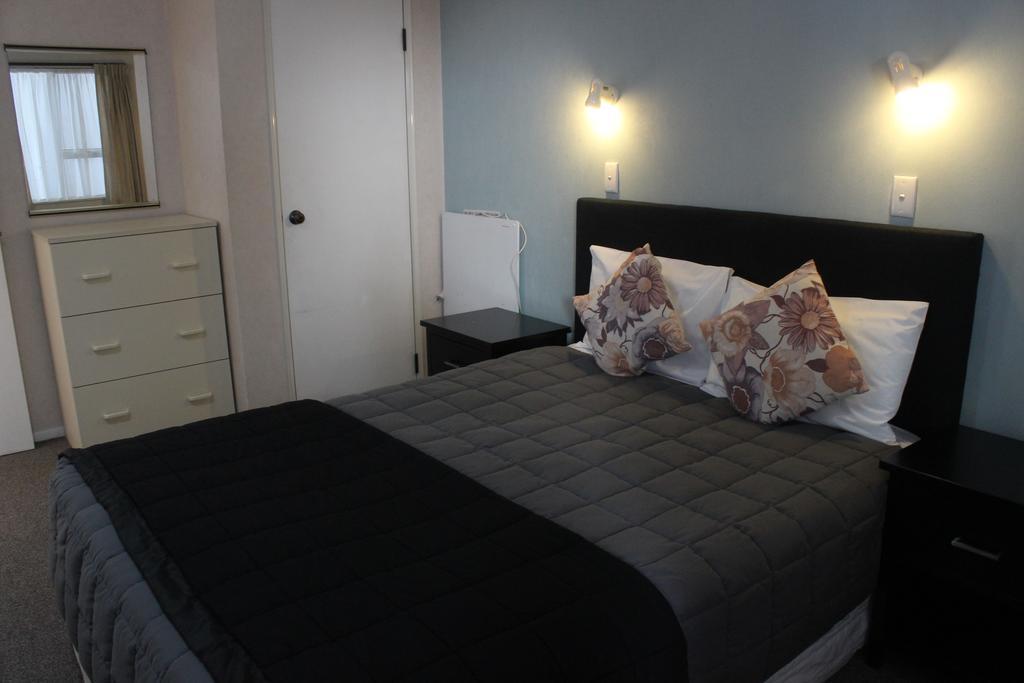 Malones Spa Motel โรโตรัว ภายนอก รูปภาพ
